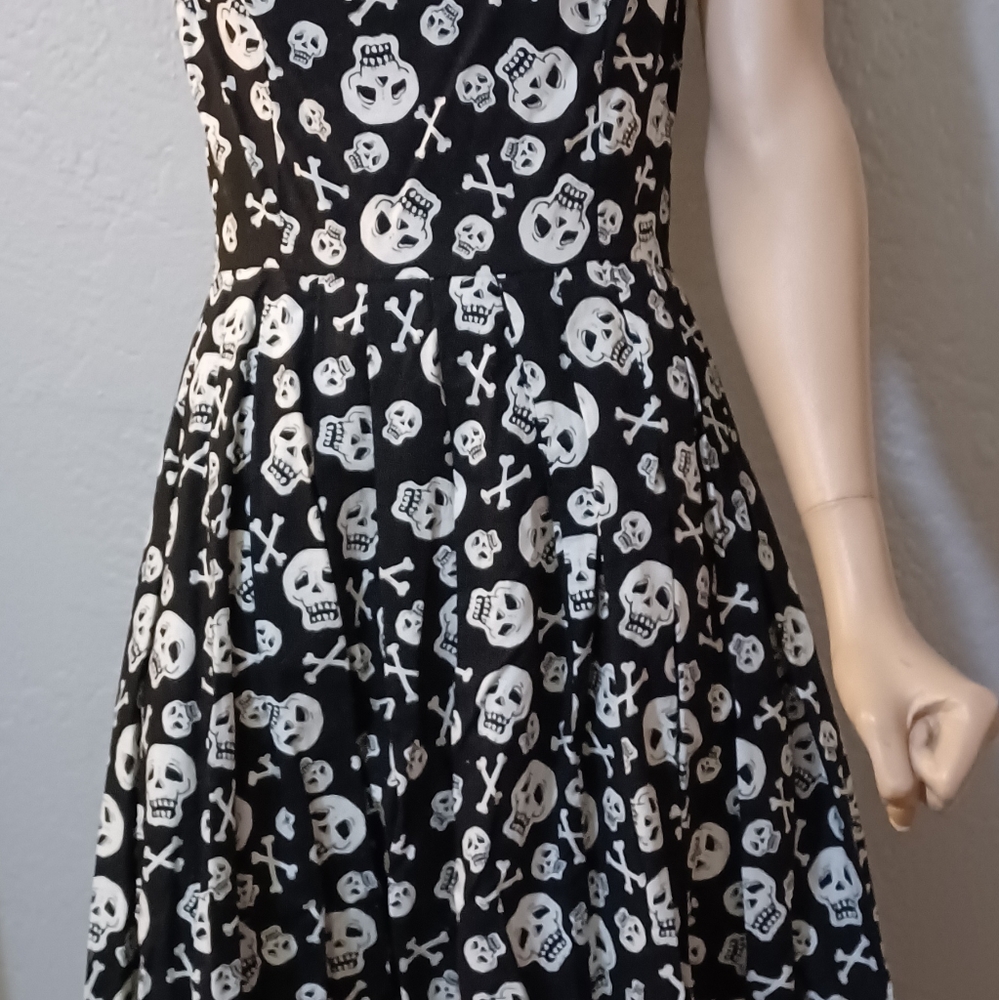 Cookie Puss Black Dress w skulls size large